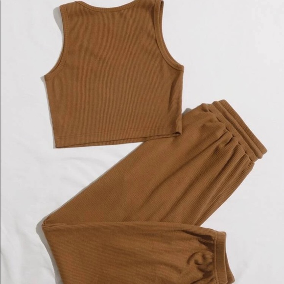 Super Cute Brown 2 Piece Set 🤎🤎 - Picture 2 of 16
